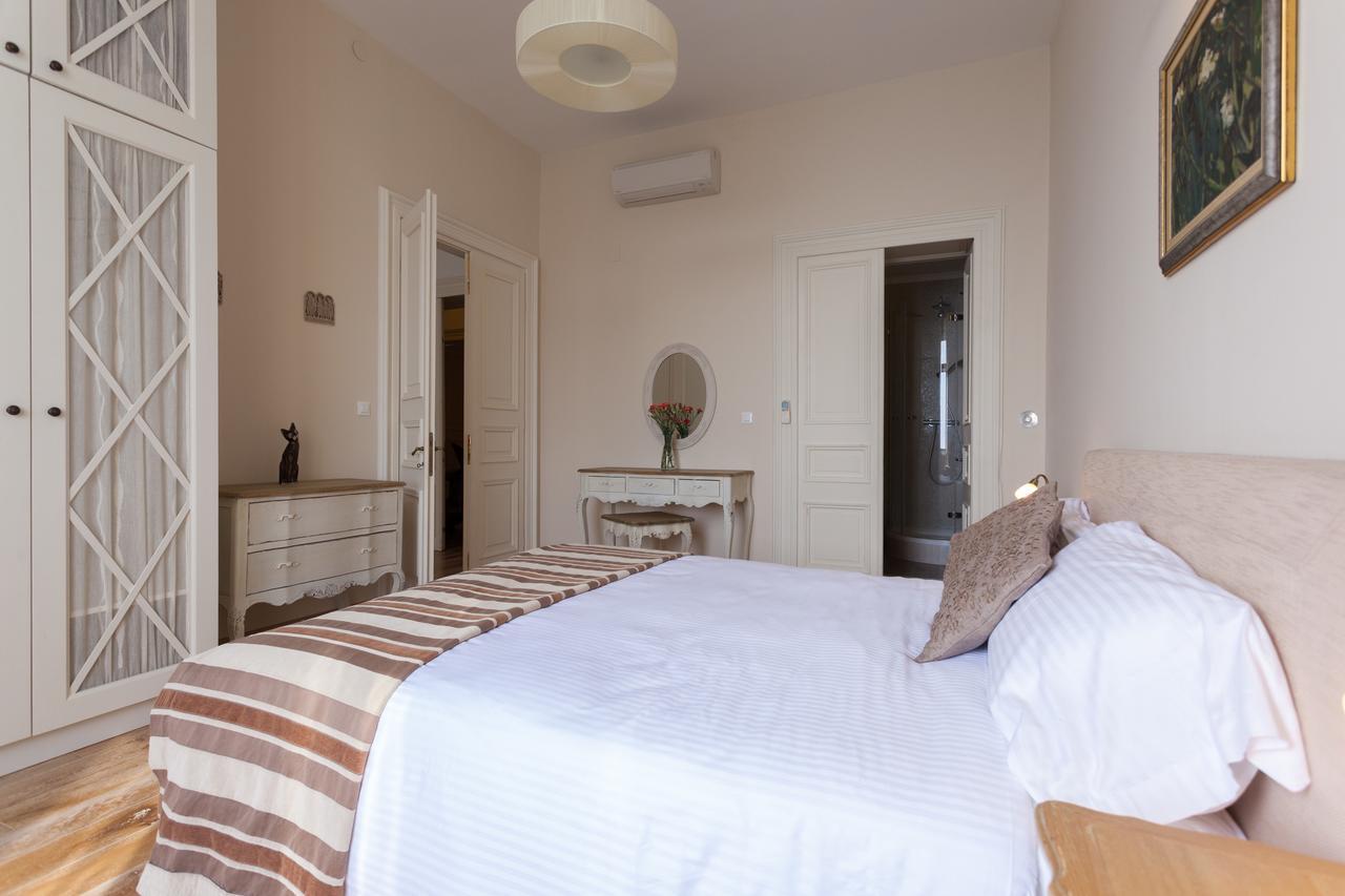 Luxury Beachfront Apartment Banje Dubrovnik Kültér fotó